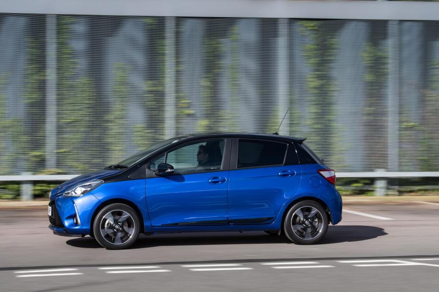  Toyota Yaris Bi-Tone 2017 года  (UK) (фото 24 из 40)